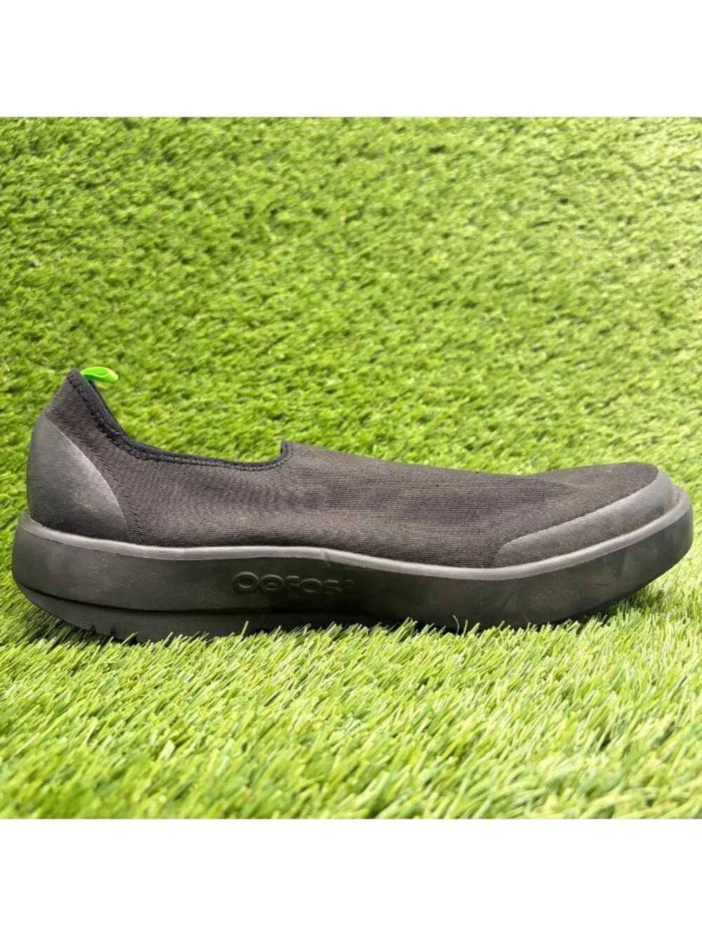OOFOS OOmg EeZee Low Mens Size 11 Black Casual Walking Slip On Recovery Shoes